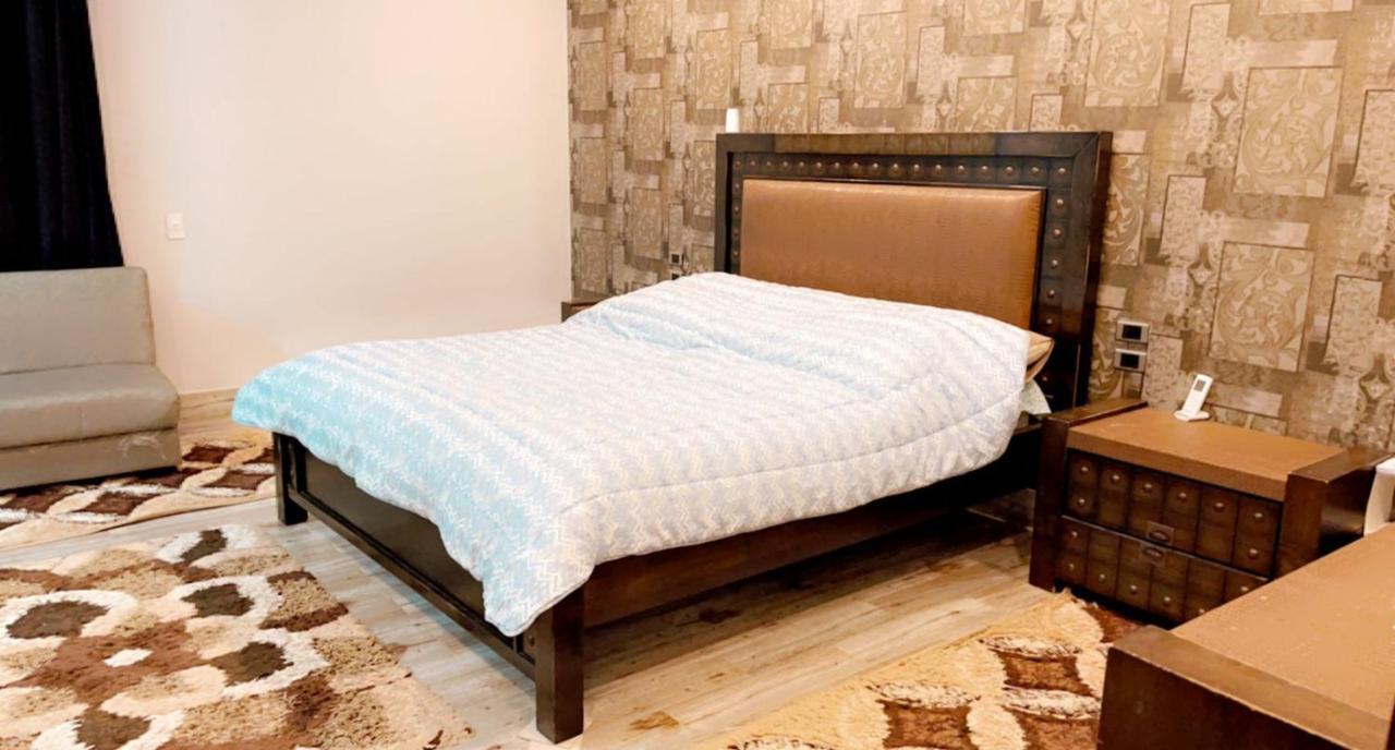 Trio With Falls In Compound فلا بحديقة كبيره وشلالات صناعية Villa