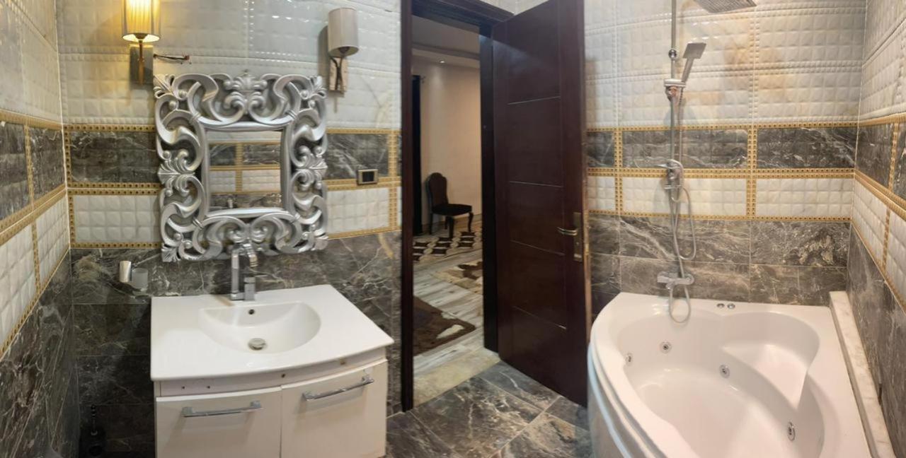 Villa Trio With Falls In Compound فلا بحديقة كبيره وشلالات صناعية *
