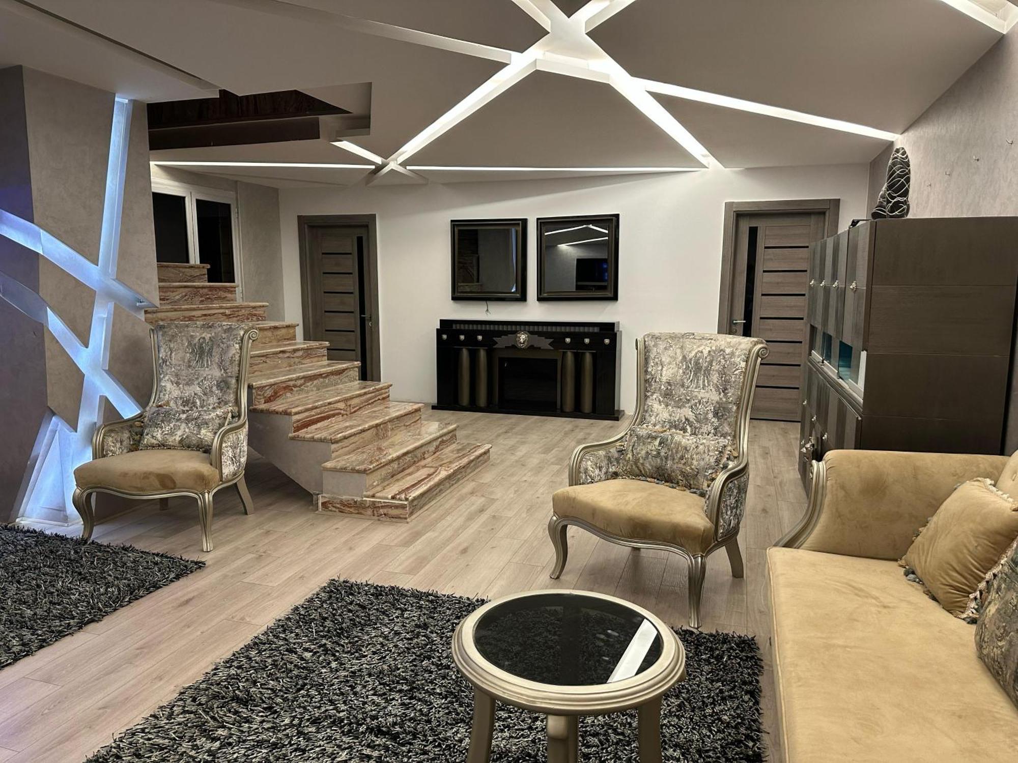 Villa Trio With Falls In Compound فلا بحديقة كبيره وشلالات صناعية