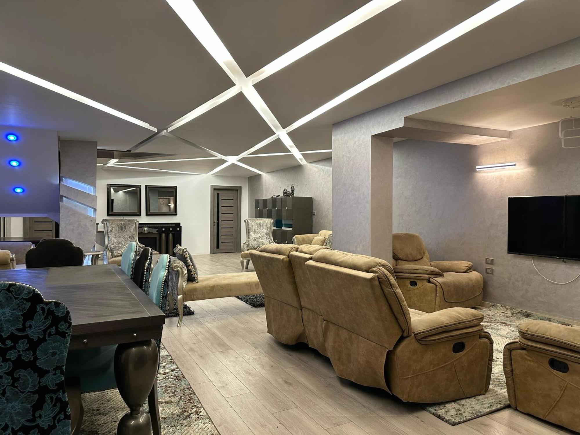 Trio With Falls In Compound فلا بحديقة كبيره وشلالات صناعية Villa Sheikh Zayed City
