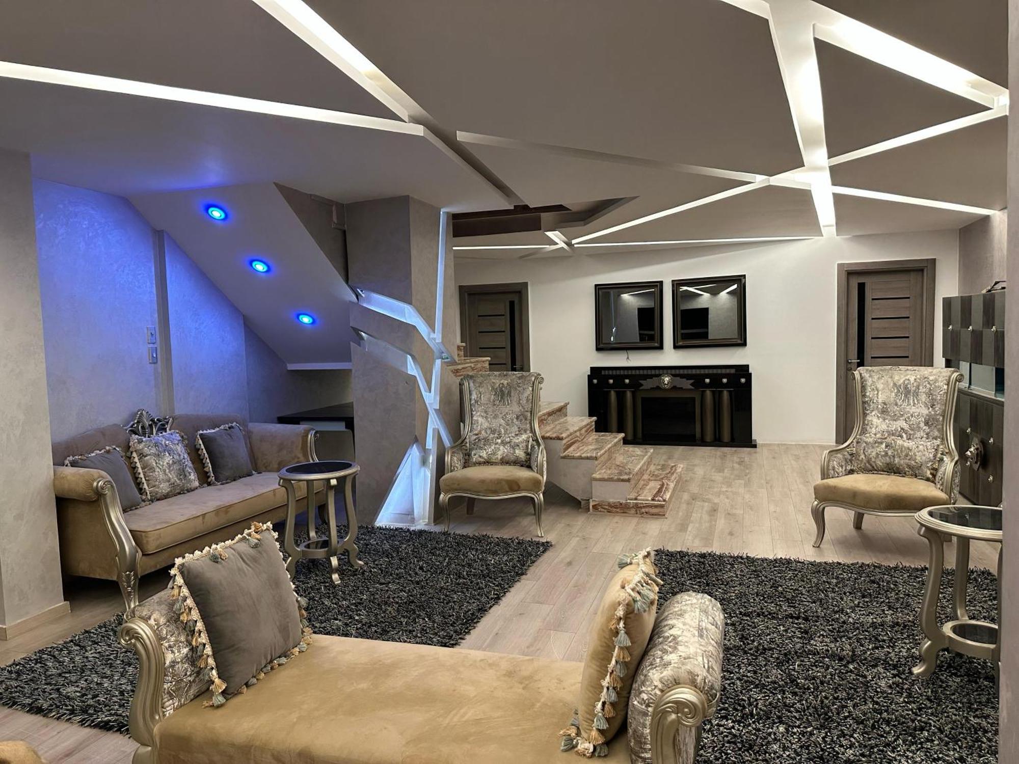 Villa Trio With Falls In Compound فلا بحديقة كبيره وشلالات صناعية